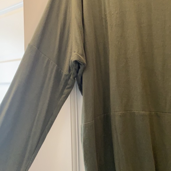 Green long sleeve tee - Picture 3 of 5